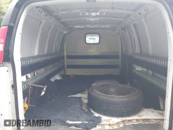 2009 Chevrolet Express Cargo с VIN 1GCGG25C591130050, выставлен на аукционе IAAI как лот 43236500 с пробегом 131 411 миль миль и . История ставок и продаж доступна на DreamBid. Изображение 8.