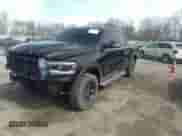 2020 Ram 1500 Rebel z VIN 1C6SRFLT8LN216085, wystawiony jako IAAI lot #41759180 z przebiegiem 74 182 mil mil oraz . Historia ofert i sprzedaży dostępna na DreamBid. Obrazek 17.