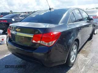 2015 Chevrolet Cruze LT z VIN 1G1PC5SB9F7211109, wystawiony jako IAAI lot #42671221 z przebiegiem 85 524 mil mil oraz . Historia ofert i sprzedaży dostępna na DreamBid. Obrazek 4.