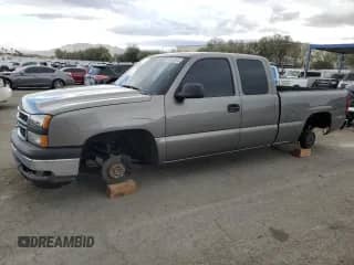 2007 Chevrolet Silverado 1500 LT1 with VIN 1GCEC19X77Z145979, listed as a Copart auction lot 76918924 with 215,832 mi miles and Salvage title. Bid and sale history available at DreamBid. Image 1.
