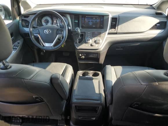 2016 Toyota Sienna SE with VIN 5TDXK3DC4GS750426, listed as a Copart auction lot 67600425 with 140,060 mi miles and Salvage title. Bid and sale history available at DreamBid. Image 8.