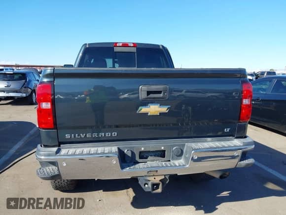 2017 Chevrolet Silverado 2500HD LT z VIN 1GC2KVEG5HZ180122, wystawiony jako IAAI lot #43302524 z przebiegiem 113 073 mil mil oraz . Historia ofert i sprzedaży dostępna na DreamBid. Obrazek 16.