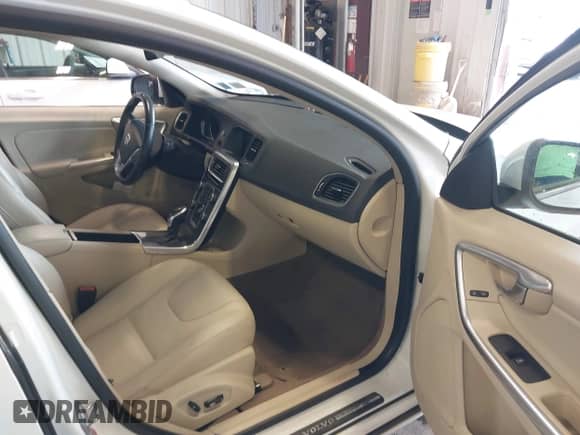 2015 Volvo S60 T5 Premier с VIN YV1612TB6F1305032, выставлен на аукционе IAAI как лот 42606749 с пробегом 93 421 миль миль и . История ставок и продаж доступна на DreamBid. Изображение 5.