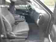 2016 Chevrolet Silverado 1500 LT z VIN 1GCVKREC5GZ267678, wystawiony jako IAAI lot #43234485 z przebiegiem Nie podano mil oraz . Historia ofert i sprzedaży dostępna na DreamBid. Obrazek 5.