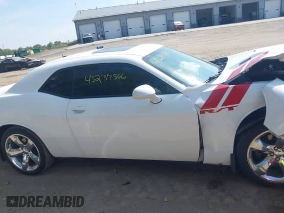 2013 Dodge Challenger R/T Plus z VIN 2C3CDYBT8DH535302, wystawiony jako IAAI lot #43237566 z przebiegiem 91 939 mil mil oraz . Historia ofert i sprzedaży dostępna na DreamBid. Obrazek 14.