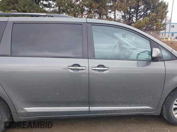 2013 Toyota Sienna XLE AAS with VIN 5TDYK3DC8DS375852, listed as a IAAI auction lot 41519437 with 91,828 mi miles and . Bid and sale history available at DreamBid. Image 13.