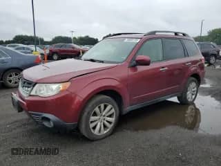 2013 Subaru Forester X Limited z VIN JF2SHAEC9DH437420, wystawiony jako Copart lot #70889135 z przebiegiem 136 536 mil mil oraz Szkoda całkowita • Salvage title. Historia ofert i sprzedaży dostępna na DreamBid. Obrazek 1.