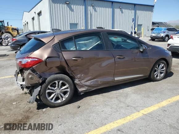 2019 Chevrolet Cruze LS z VIN 3G1BC6SM4KS548686, wystawiony jako Copart lot #80929085 z przebiegiem 60 690 mil mil oraz Szkoda całkowita • Salvage title. Historia ofert i sprzedaży dostępna na DreamBid. Obrazek 3.