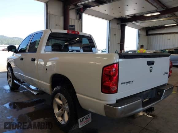 2007 Dodge 1500 SLT с VIN 1D7HU18217S216639, выставлен на аукционе IAAI как лот 42802465 с пробегом 127 924 миль миль и . История ставок и продаж доступна на DreamBid. Изображение 3.