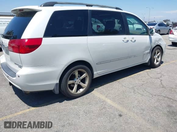 2005 Toyota Sienna XLE z VIN 5TDZA22C85S359348, wystawiony jako IAAI lot #42640899 z przebiegiem 185 773 mil mil oraz . Historia ofert i sprzedaży dostępna na DreamBid. Obrazek 4.
