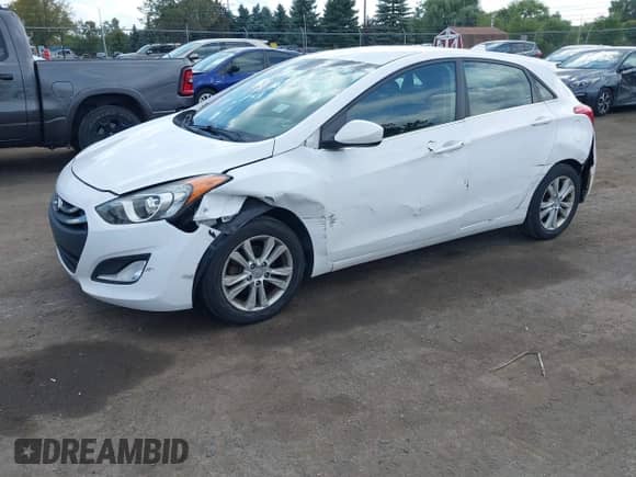 2013 Hyundai Elantra с VIN KMHD35LE9DU112643, выставлен на аукционе IAAI как лот 43140961 с пробегом 120 884 миль миль и . История ставок и продаж доступна на DreamBid. Изображение 17.