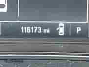 2017 Chevrolet Cruze Premier z VIN 3G1BF6SM8HS588110, wystawiony jako IAAI lot #42567710 z przebiegiem 116 173 mil mil oraz . Historia ofert i sprzedaży dostępna na DreamBid. Obrazek 16.