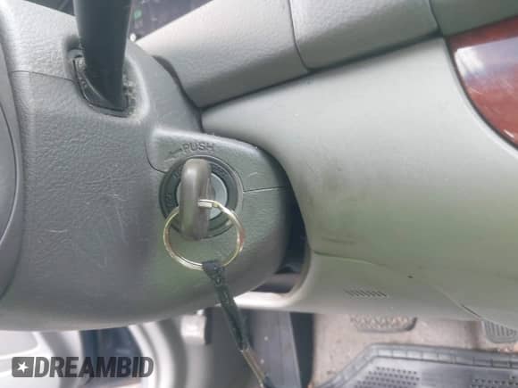 2005 Toyota Camry LE z VIN 4T1BF30K35U091920, wystawiony jako IAAI lot #43581408 z przebiegiem 130 454 mil mil oraz . Historia ofert i sprzedaży dostępna na DreamBid. Obrazek 11.