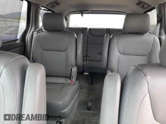 2008 Toyota Sienna XLE z VIN 5TDBK22C38S013128, wystawiony jako Copart lot #70060255 z przebiegiem 154 984 mil mil oraz Czysty tytuł • Clean title. Historia ofert i sprzedaży dostępna na DreamBid. Obrazek 10.