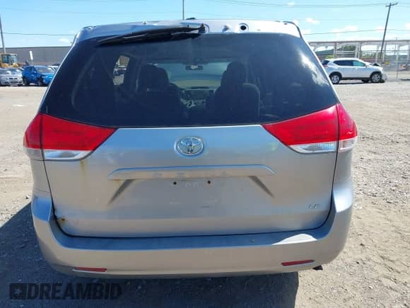 2012 Toyota Sienna with VIN 5TDKA3DC8CS014421, listed as a IAAI auction lot 42796292 with 227,527 mi miles and . Bid and sale history available at DreamBid. Image 16.