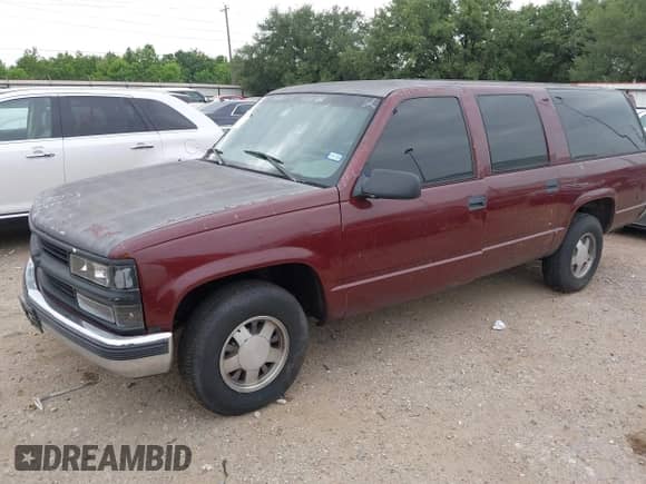 1999 Chevrolet Suburban z VIN 3GNEC16R8XG208553, wystawiony jako IAAI lot #42749722 z przebiegiem 407 935 mil mil oraz . Historia ofert i sprzedaży dostępna na DreamBid. Obrazek 17.