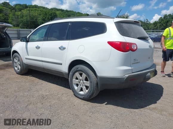2009 Chevrolet Traverse LS z VIN 1GNEV13D49S163724, wystawiony jako IAAI lot #42705518 z przebiegiem 240 549 mil mil oraz . Historia ofert i sprzedaży dostępna na DreamBid. Obrazek 3.