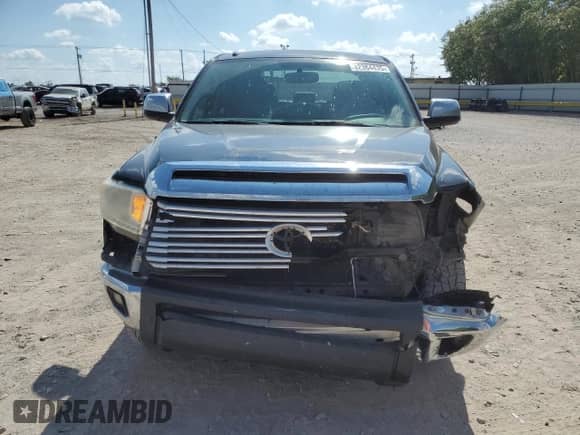 2017 Toyota Tundra Limited с VIN 5TFHW5F13HX618933, выставлен на аукционе Copart как лот 82384435 с пробегом 122 885 миль миль и Списание • Salvage title. История ставок и продаж доступна на DreamBid. Изображение 5.