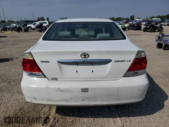 2006 Toyota Camry STD z VIN 4T1BE32K66U701715, wystawiony jako Copart lot #80918035 z przebiegiem 273 660 mil mil oraz Czysty tytuł • Clean title. Historia ofert i sprzedaży dostępna na DreamBid. Obrazek 6.