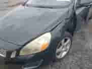 2013 Volvo S60 T5 Premier z VIN YV1612FS8D2180344, wystawiony jako IAAI lot #42863760 z przebiegiem 193 207 mil mil oraz . Historia ofert i sprzedaży dostępna na DreamBid. Obrazek 6.