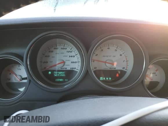 2008 Dodge Challenger SRT-8 z VIN 2B3LJ74WX8H302700, wystawiony jako Copart lot #80105315 z przebiegiem 157 491 mil mil oraz Szkoda całkowita • Salvage title. Historia ofert i sprzedaży dostępna na DreamBid. Obrazek 9.