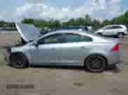 2013 Volvo S60 T6 R-Design Platinum с VIN YV1902FH6D2196210, выставлен на аукционе IAAI как лот 42623606 с пробегом 335 031 миль миль и . История ставок и продаж доступна на DreamBid. Изображение 14.
