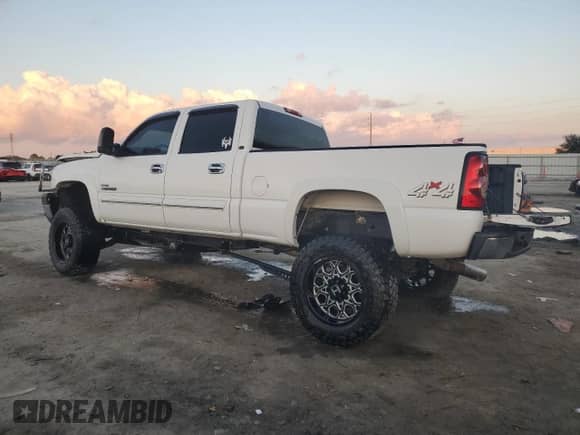 2006 Chevrolet Silverado 2500HD LT3 z VIN 1GCHK23D56F156919, wystawiony jako Copart lot #84831324 z przebiegiem Nie podano mil oraz Nie do naprawy • Non repairable. Historia ofert i sprzedaży dostępna na DreamBid. Obrazek 2.