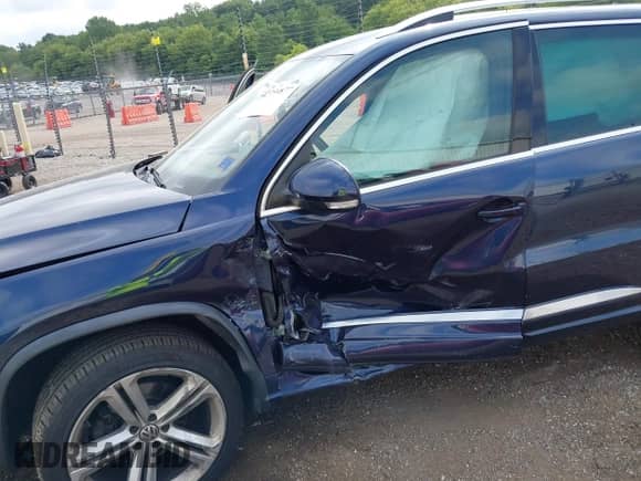 2016 Volkswagen Tiguan SEL с VIN WVGBV7AX0GW076285, выставлен на аукционе IAAI как лот 42759877 с пробегом 119 956 миль миль и . История ставок и продаж доступна на DreamBid. Изображение 6.