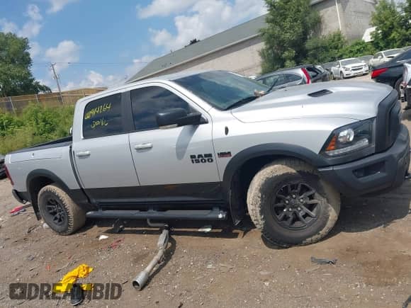 2017 Ram 1500 Rebel z VIN 1C6RR7YT2HS803629, wystawiony jako IAAI lot #42914264 z przebiegiem 76 836 mil mil oraz . Historia ofert i sprzedaży dostępna na DreamBid. Obrazek 13.