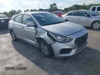 2020 Hyundai Accent SE z VIN 3KPC24A64LE096647, wystawiony jako IAAI lot #43273654 z przebiegiem 91 665 mil mil oraz . Historia ofert i sprzedaży dostępna na DreamBid. Obrazek 1.