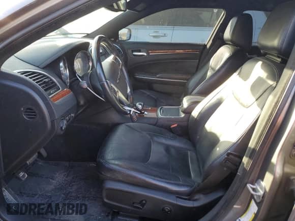 2012 Chrysler 300 Limited с VIN 2C3CCACGXCH309692, выставлен на аукционе Copart как лот 41650025 с пробегом 186 125 миль миль и Списание • Salvage title. История ставок и продаж доступна на DreamBid. Изображение 7.