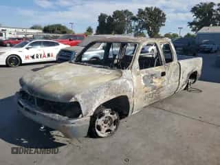 1999 Chevrolet Silverado 1500 LS z VIN 2GCEK19V2X1260371, wystawiony jako Copart lot #80801495 z przebiegiem Nie podano mil oraz Nie do naprawy • Non repairable. Historia ofert i sprzedaży dostępna na DreamBid. Obrazek 1.