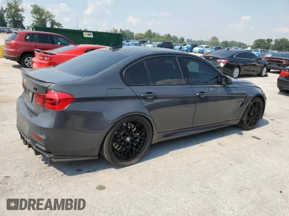 2017 BMW M3 z VIN WBS8M9C33H5G85560, wystawiony jako Copart lot #62140155 z przebiegiem 65 652 mil mil oraz Szkoda całkowita • Salvage title. Historia ofert i sprzedaży dostępna na DreamBid. Obrazek 3.