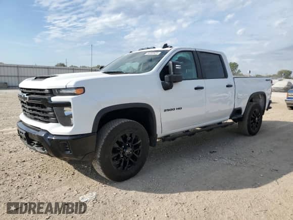2025 Chevrolet Silverado 2500HD Custom z VIN 1GC4KME73SF261437, wystawiony jako Copart lot #84303925 z przebiegiem 11 247 mil mil oraz Szkoda całkowita • Salvage title. Historia ofert i sprzedaży dostępna na DreamBid. Obrazek 1.