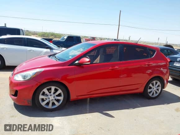 2013 Hyundai Accent SE с VIN KMHCU5AEXDU121041, выставлен на аукционе IAAI как лот 42033170 с пробегом 103 715 миль миль и . История ставок и продаж доступна на DreamBid. Изображение 14.