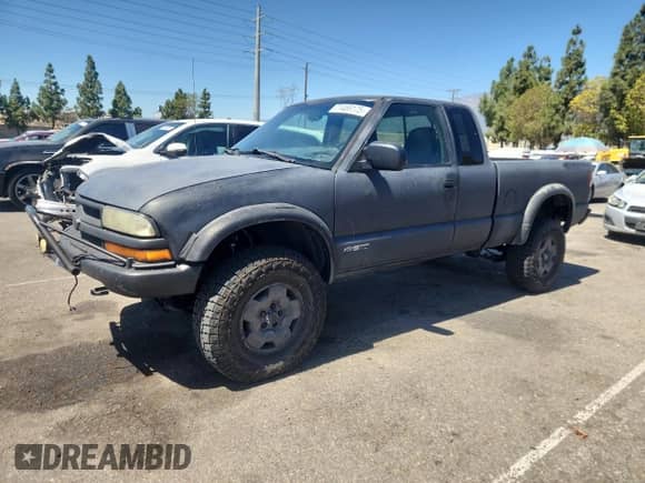 2003 Chevrolet S-10 LS с VIN 1GCCT19X238214052, выставлен на аукционе Copart как лот 71489175 с пробегом 227 994 миль миль и Чистый • Clean title. История ставок и продаж доступна на DreamBid. Изображение 1.