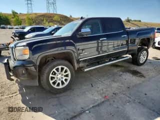 2015 GMC Sierra 1500 Denali z VIN 3GTU2WEC3FG218357, wystawiony jako Copart lot #69636225 z przebiegiem 171 773 mil mil oraz Szkoda całkowita • Salvage title. Historia ofert i sprzedaży dostępna na DreamBid. Obrazek 1.
