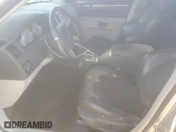 2006 Chrysler 300 C SRT-8 z VIN 2C3LA73W76H536066, wystawiony jako Copart lot #64013005 z przebiegiem 137 115 mil mil oraz Szkoda całkowita • Salvage title. Historia ofert i sprzedaży dostępna na DreamBid. Obrazek 7.