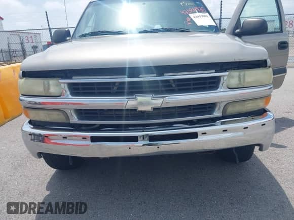 2004 Chevrolet Suburban LT z VIN 1GNEC16Z74J107885, wystawiony jako IAAI lot #42819001 z przebiegiem 232 389 mil mil oraz . Historia ofert i sprzedaży dostępna na DreamBid. Obrazek 6.