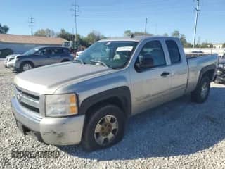 2008 Chevrolet Silverado 1500 1LT z VIN 2GCEC19J681235677, wystawiony jako Copart lot #86488145 z przebiegiem 221 746 mil mil oraz Szkoda całkowita • Salvage title. Historia ofert i sprzedaży dostępna na DreamBid. Obrazek 1.