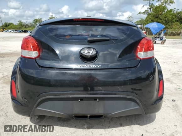 2014 Hyundai Veloster z VIN KMHTC6AD3EU196343, wystawiony jako Copart lot #59891375 z przebiegiem 127 594 mil mil oraz Szkoda całkowita • Salvage title. Historia ofert i sprzedaży dostępna na DreamBid. Obrazek 6.