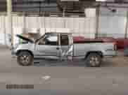 1994 GMC Sierra 1500 z VIN 2GTEK19K6R1571262, wystawiony jako IAAI lot #42183695 z przebiegiem 198 872 mil mil oraz . Historia ofert i sprzedaży dostępna na DreamBid. Obrazek 14.