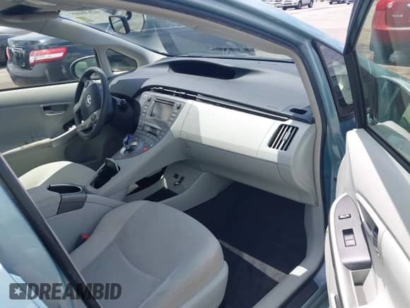 2015 Toyota Prius Four z VIN JTDKN3DU2F1887984, wystawiony jako IAAI lot #42638405 z przebiegiem 177 204 mil mil oraz . Historia ofert i sprzedaży dostępna na DreamBid. Obrazek 5.