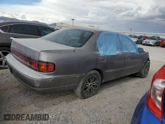 1994 Toyota Camry LE z VIN JT2SK12E0R0215689, wystawiony jako Copart lot #68546935 z przebiegiem 334 264 mil mil oraz Nie do naprawy • Non repairable. Historia ofert i sprzedaży dostępna na DreamBid. Obrazek 3.