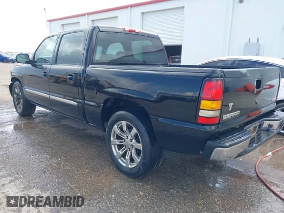 2006 GMC Sierra 1500 SL z VIN 2GTEC13V361346180, wystawiony jako IAAI lot #42227724 z przebiegiem 254 431 mil mil oraz . Historia ofert i sprzedaży dostępna na DreamBid. Obrazek 3.