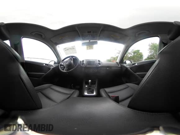 2017 Volkswagen Tiguan Wolfsburg Edition с VIN WVGSV7AX3HK037795, выставлен на аукционе IAAI как лот 42497812 с пробегом 86 211 миль миль и . История ставок и продаж доступна на DreamBid. Изображение 18.