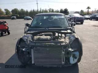 2013 MINI Hardtop with VIN WMWSU3C58DT371379, listed as a Copart auction lot 59606005 with 59,901 mi miles and Salvage title. Bid and sale history available at DreamBid. Image 5.
