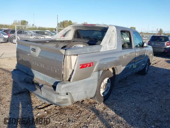 2002 Chevrolet Avalanche with VIN 3GNEK13T12G357687, listed as a IAAI auction lot 43497544 with Not provided miles and . Bid and sale history available at DreamBid. Image 4.