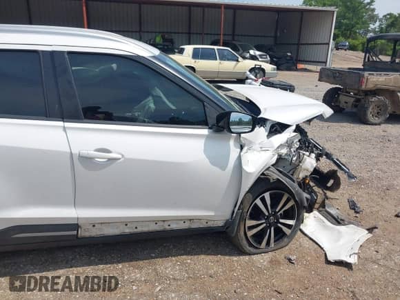 2020 Nissan Kicks SR with VIN 3N1CP5DV8LL557535, listed as a IAAI auction lot 42863201 with 61,174 mi miles and . Bid and sale history available at DreamBid. Image 18.