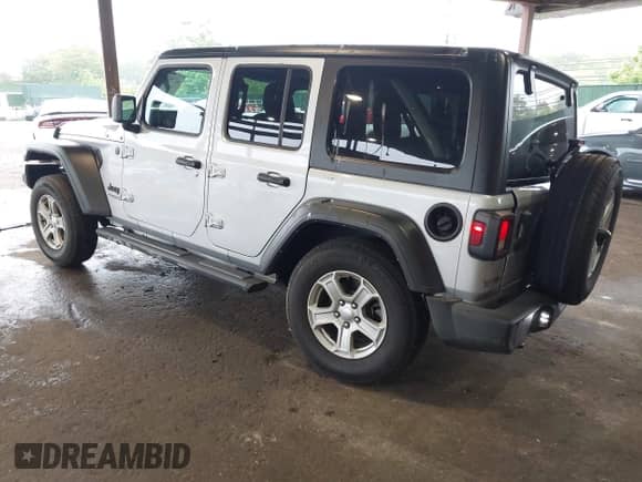 2022 Jeep Wrangler Unlimited Sport S z VIN 1C4HJXDG6NW144396, wystawiony jako IAAI lot #42362283 z przebiegiem 19 854 mil mil oraz . Historia ofert i sprzedaży dostępna na DreamBid. Obrazek 3.